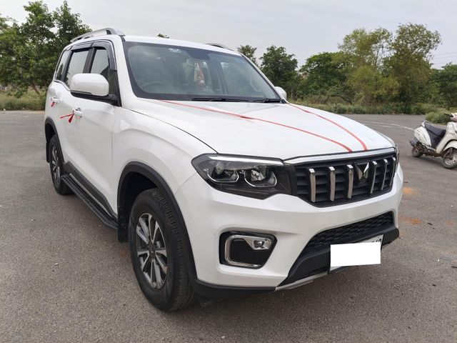 Second-hand 2025 Mahindra Scorpio N Z8 Select AT for sale in New Delhi