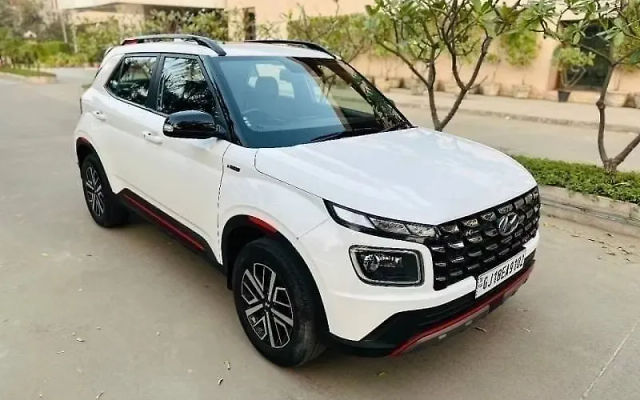 Second-hand 2023 Hyundai Venue S Opt Turbo DCT for sale in Ahmedabad