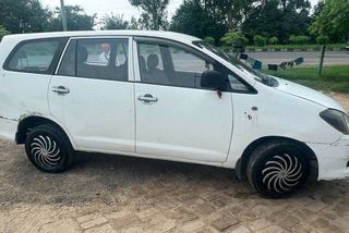 Used 2.5 V Diesel 7-seater
