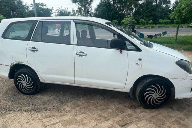 Second-hand 2009 Toyota Innova 2.5 V Diesel 7-seater for sale in Gurdaspur