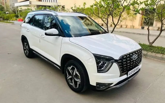 Second-hand 2023 Hyundai Alcazar 1.5 Signature (O) 7-Seater Diesel AT for sale in Ahmedabad