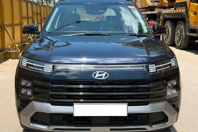 Second-hand 2024 Hyundai Alcazar Signature Diesel AT for sale in Mumbai
