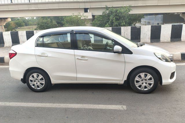 Hyundai EON Era Plus Second-hand 2015 Hyundai EON Era Plus for sale in New Delhi