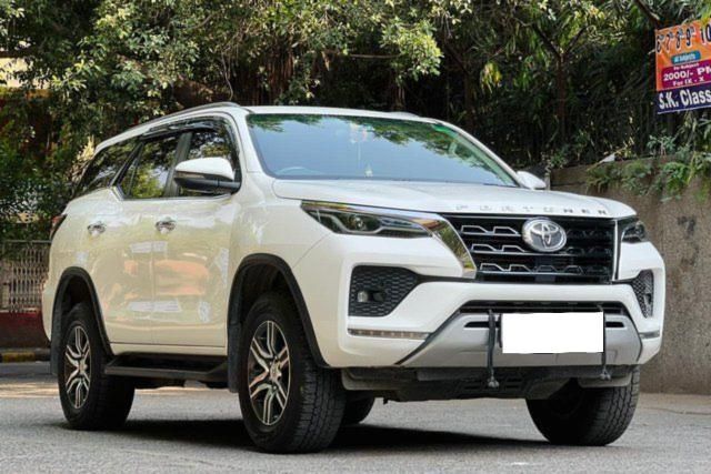 Second-hand 2025 Toyota Fortuner 4X2 Diesel AT for sale in New Delhi