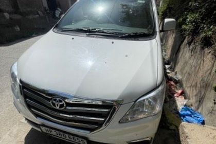 Used 2.5 G (Diesel) 8 Seater BS IV