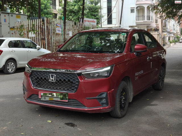 Second-hand 2024 Honda Amaze ZX CVT for sale in Surat