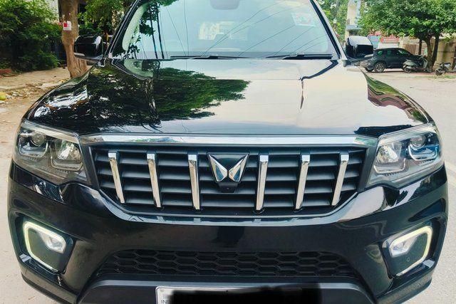 Second-hand 2025 Mahindra Scorpio N Z8 AT for sale in New Delhi