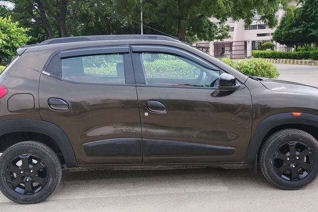 Renault KWID Climber 1.0 AMT Second-hand 2017 Renault KWID Climber 1.0 AMT for sale in Noida