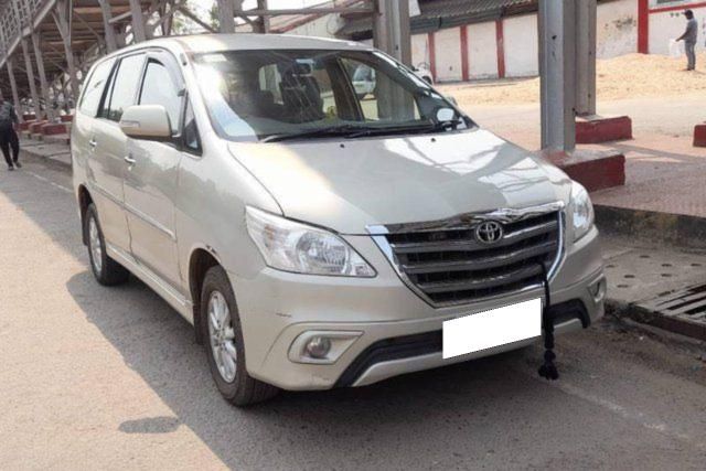 Second-hand 2013 Toyota Innova 2.5 EV (Diesel) MS 8 Seater BS IV for sale in Bilaspur