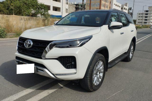 Second-hand 2025 Toyota Fortuner 4X2 AT for sale in New Delhi