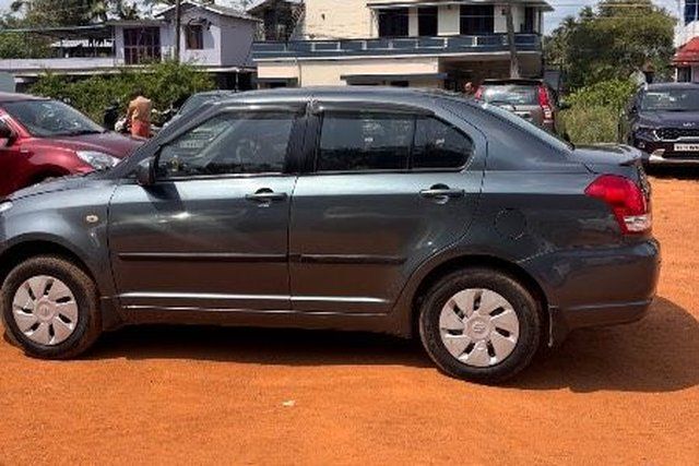 Maruti Suzuki Swift Dzire VXi Second-hand 2011 Maruti Suzuki Swift Dzire VXi for sale in Palakkad