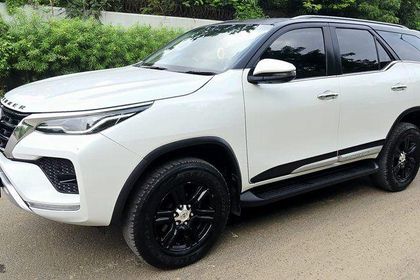 2025 टोयोटा फॉर्च्यूनर Leader Edition 4x2 Diesel AT