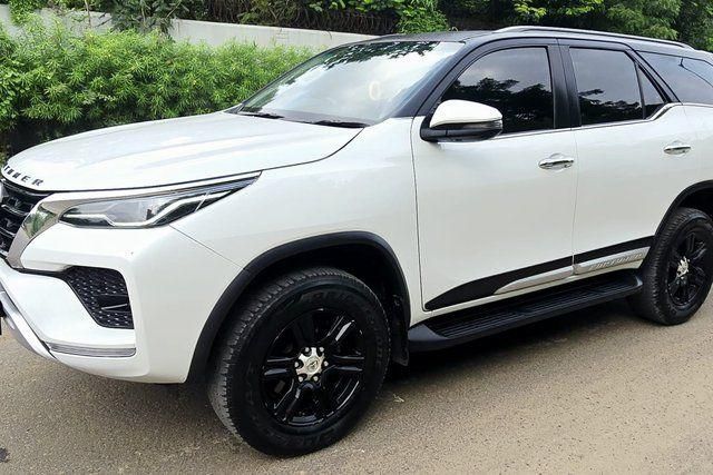 Toyota Fortuner Leader Edition 4x2 Diesel AT Second-hand 2025 Toyota Fortuner Leader Edition 4x2 Diesel AT for sale in Ahmedabad