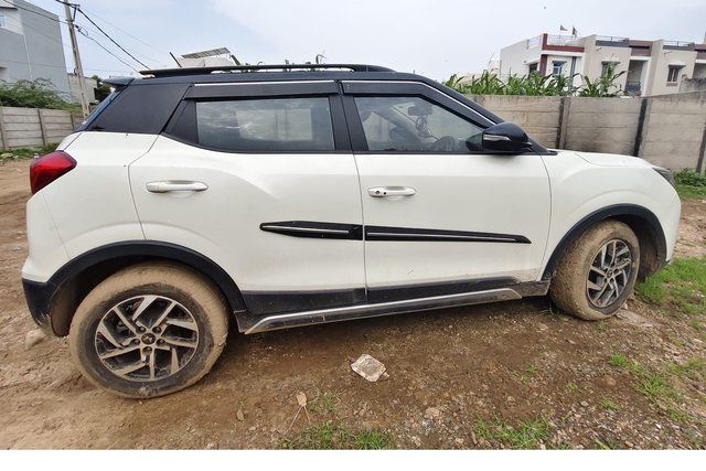 Mahindra XUV300 W8 Opt Second-hand 2023 Mahindra XUV300 W8 Opt for sale in Ahmedabad