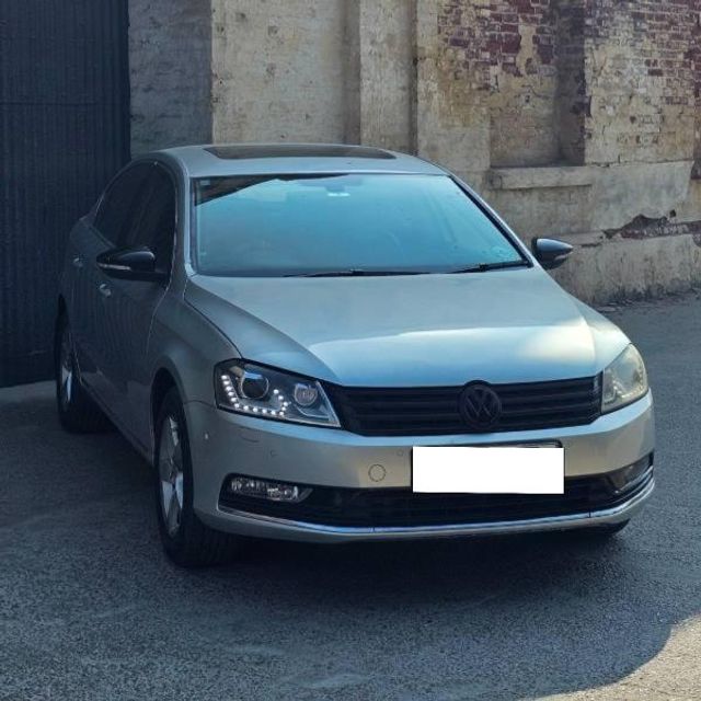 Volkswagen Passat Diesel Highline 2.0 TDI Second-hand 2012 Volkswagen Passat Diesel Highline 2.0 TDI for sale in Patiala