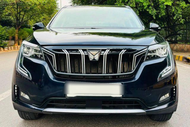 Second-hand 2023 Mahindra XUV700 AX5 7 Str Diesel AT for sale in New Delhi