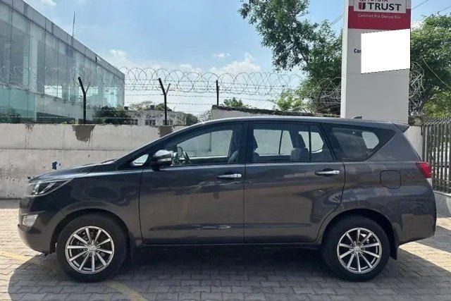 Toyota Innova Crysta 2.4 G MT BSIV Second-hand 2017 Toyota Innova Crysta 2.4 G MT BSIV for sale in Mohali