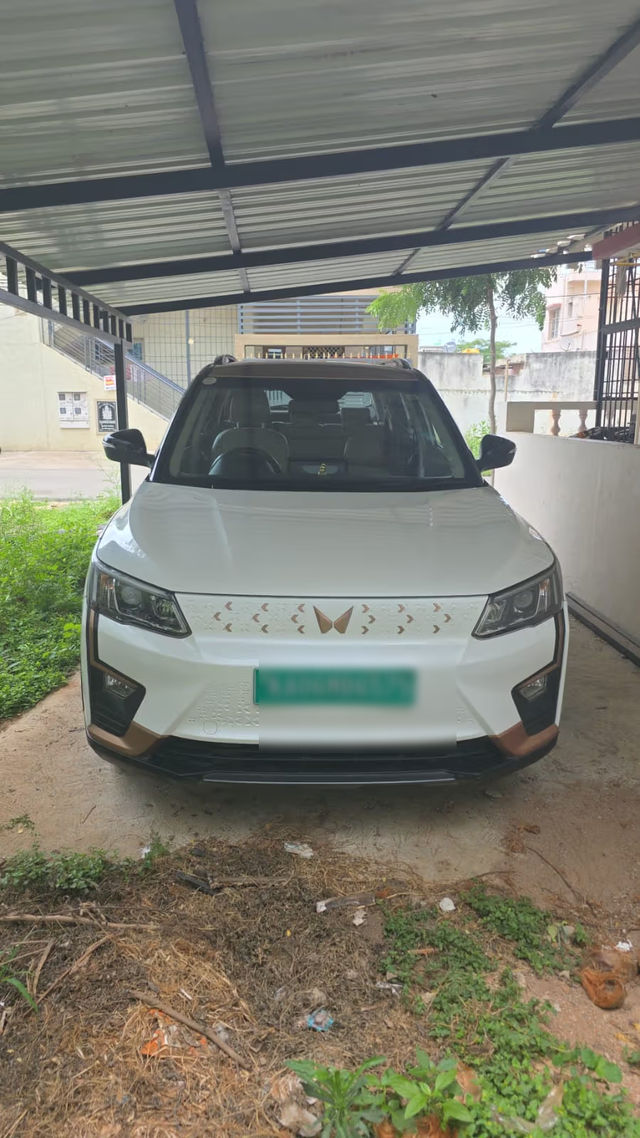Mahindra XUV400 EV EC Second-hand 2024 Mahindra XUV400 EV EC for sale in Tumkur