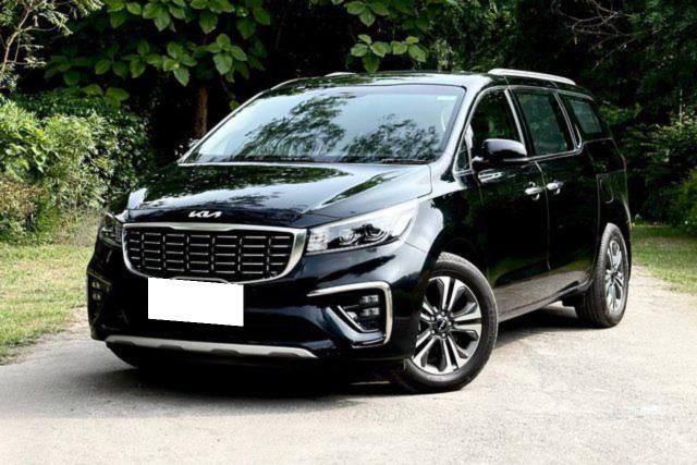 Second-hand 2021 Kia Carnival Limousine Plus for sale in New Delhi