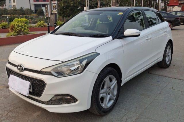 Hyundai i20 1.2 Asta Second-hand 2017 Hyundai i20 1.2 Asta for sale in Surat