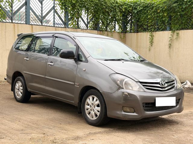 Second-hand 2011 Toyota Innova 2.5 V Diesel 7-seater for sale in Navi Mumbai