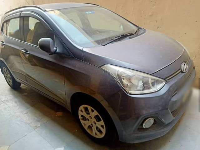 Hyundai Grand i10 Sportz Second-hand 2015 Hyundai Grand i10 Sportz for sale in New Delhi