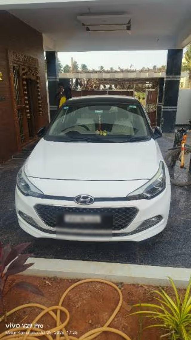 Hyundai i20 1.4 Asta Dual Tone Second-hand 2017 Hyundai i20 1.4 Asta Dual Tone for sale in Kolar