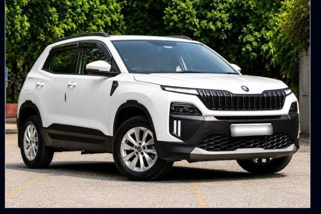 Skoda Kylaq Signature AT Second-hand 2025 Skoda Kylaq Signature AT for sale in New Delhi