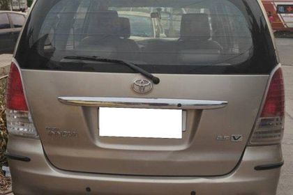 Used 2.5 V Diesel 7-seater