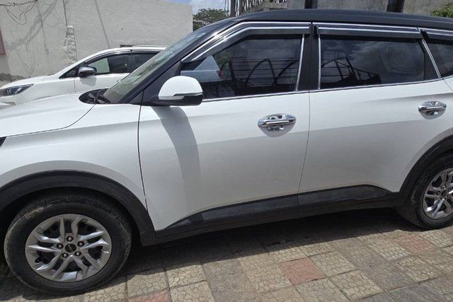 Kia Carens Premium Diesel Second-hand 2024 Kia Carens Premium Diesel for sale in Solapur