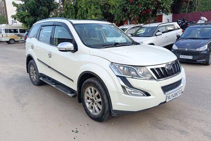 2015 Mahindra XUV500 आर W10 FWD