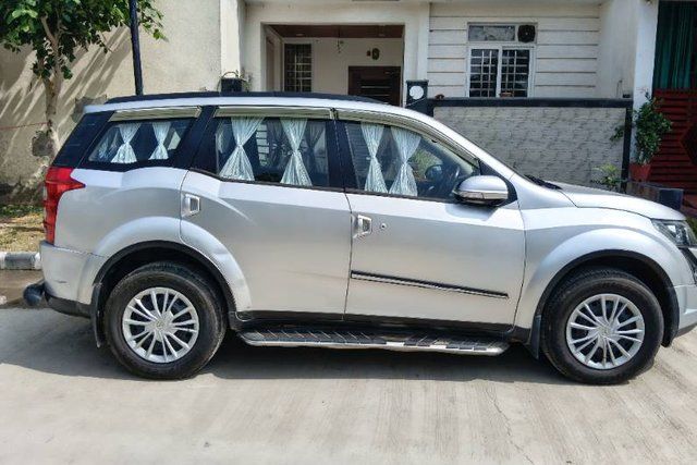 Mahindra XUV500 R W10 FWD Second-hand 2015 Mahindra XUV500 R W10 FWD for sale in Kota