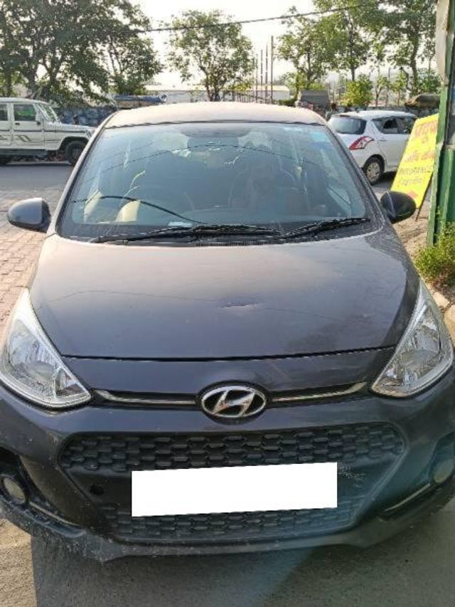 Hyundai Grand i10 Sportz Second-hand 2017 Hyundai Grand i10 Sportz for sale in Hapur