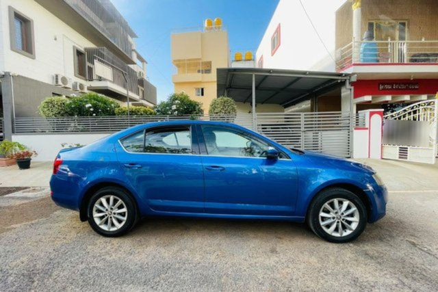 Skoda Octavia Active 2.0 TDI MT Second-hand 2013 Skoda Octavia Active 2.0 TDI MT for sale in Bangalore
