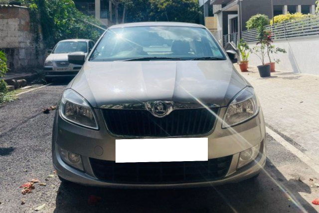 Skoda Rapid 1.6 MPI AT Elegance Second-hand 2013 Skoda Rapid 1.6 MPI AT Elegance for sale in Bangalore