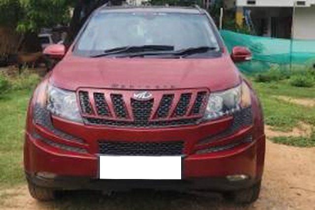 Second-hand 2013 Mahindra XUV500 W6 2WD for sale in Mandya