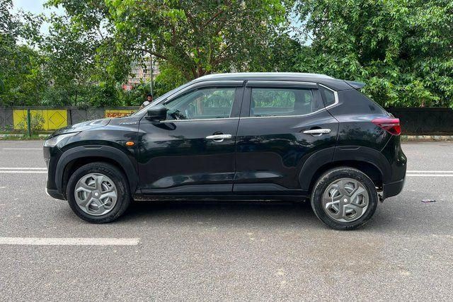 Second-hand 2025 Nissan Magnite Visia AMT for sale in Noida