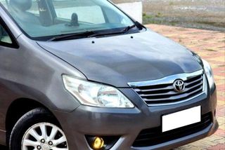 Used 2.5 VX (Diesel) 8 Seater