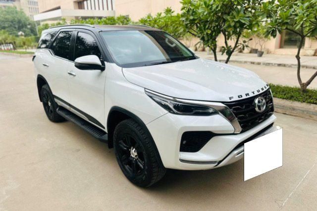 Second-hand 2025 Toyota Fortuner Leader Edition 4x2 Diesel AT for sale in Ahmedabad