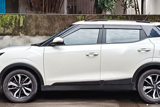 Second-hand 2020 Mahindra XUV300 W8 AMT Diesel BSVI for sale in Thane