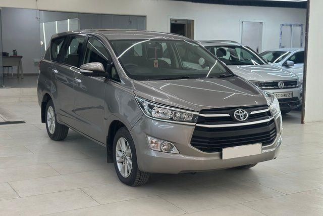 Second-hand 2017 Toyota Innova Crysta 2.8 GX AT BSIV for sale in Hyderabad