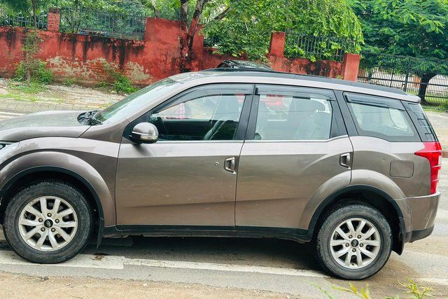 Mahindra XUV500 R W10 FWD Second-hand 2017 Mahindra XUV500 R W10 FWD for sale in Jaipur