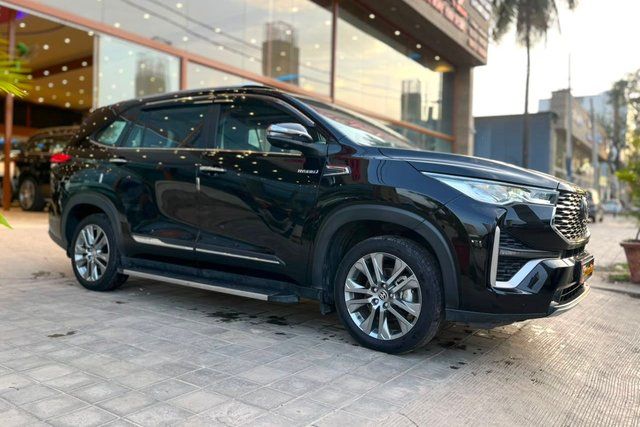 Buy Used Toyota Innova Hycross ZX Optional Hybrid of 2025 model