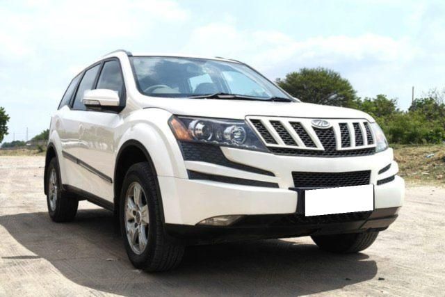 Second-hand 2014 Mahindra XUV500 W6 2WD for sale in Vadodara