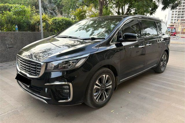 Kia Carnival Limousine Plus Second-hand 2022 Kia Carnival Limousine Plus for sale in Ahmedabad