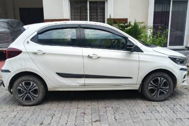 Tata Tiago XT CNG Second-hand 2024 Tata Tiago XT CNG for sale in Meerut