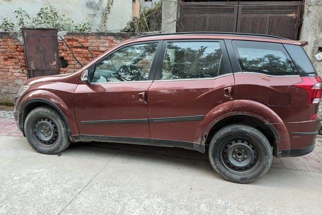 Mahindra XUV500 W7 BSIV Second-hand 2018 Mahindra XUV500 W7 BSIV for sale in New Delhi