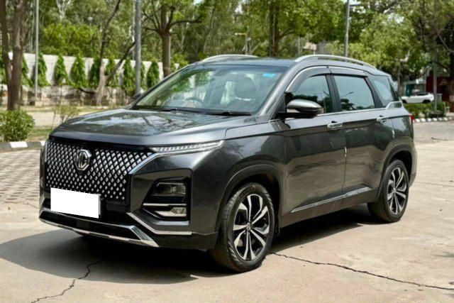 MG Hector Plus 1.5 Turbo Sharp Pro CVT 7 Str BSVI Second-hand 2023 MG Hector Plus 1.5 Turbo Sharp Pro CVT 7 Str BSVI for sale in New Delhi