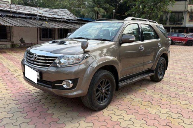 Toyota Fortuner 4x2 AT Second-hand 2015 Toyota Fortuner 4x2 AT for sale in Mumbai