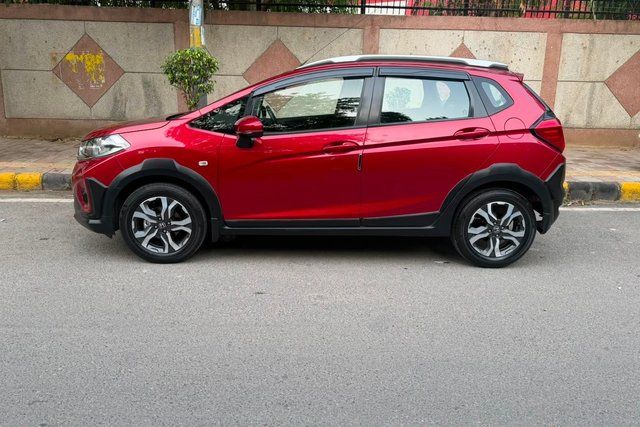 Second-hand 2020 Honda WR-V i-VTEC S for sale in New Delhi